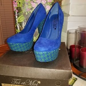 Toi et Moi Closed Toed Platform Heels Size 7